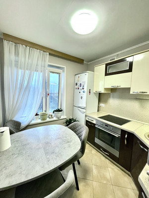 Продам однокомнатную (1-комн.) квартиру, Маршала Захарова ул, 21к2, Москва г