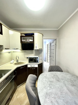 Продам однокомнатную (1-комн.) квартиру, Маршала Захарова ул, 21к2, Москва г