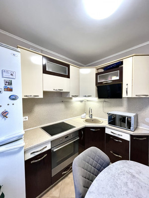 Продам однокомнатную (1-комн.) квартиру, Маршала Захарова ул, 21к2, Москва г