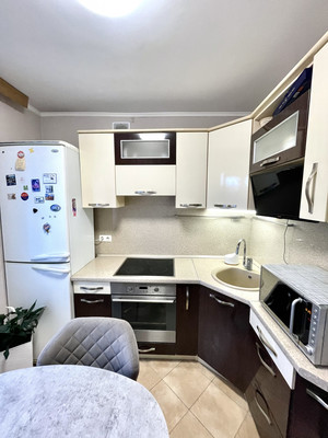 Продам однокомнатную (1-комн.) квартиру, Маршала Захарова ул, 21к2, Москва г