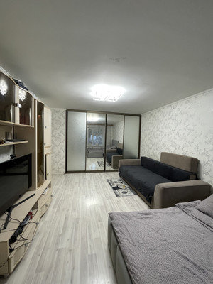 Продам однокомнатную (1-комн.) квартиру, Маршала Захарова ул, 21к2, Москва г