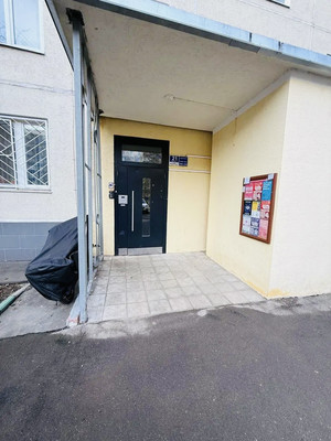 Продам однокомнатную (1-комн.) квартиру, Маршала Захарова ул, 21к2, Москва г