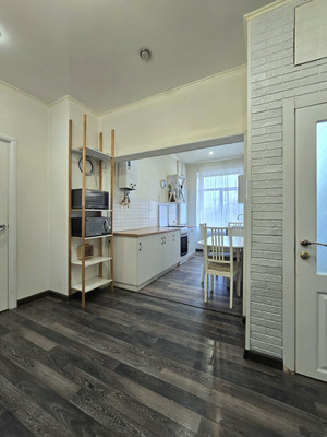 Продам трехкомнатную (3-комн.) квартиру, Обороны ул, 4А, Павловск г