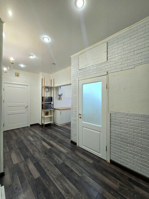 Продам трехкомнатную (3-комн.) квартиру, Обороны ул, 4А, Павловск г