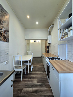 Продам трехкомнатную (3-комн.) квартиру, Обороны ул, 4А, Павловск г