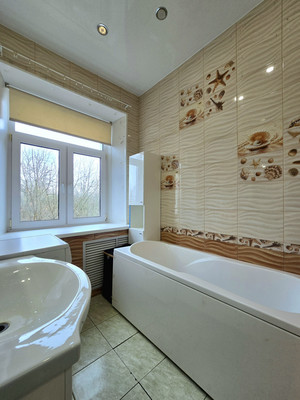 Продам трехкомнатную (3-комн.) квартиру, Обороны ул, 4А, Павловск г