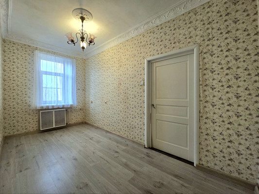 Продам трехкомнатную (3-комн.) квартиру, Обороны ул, 4А, Павловск г