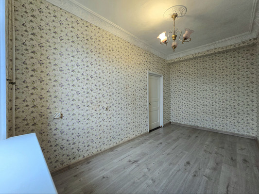 Продам трехкомнатную (3-комн.) квартиру, Обороны ул, 4А, Павловск г