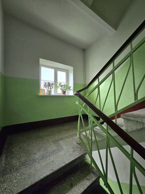 Продам трехкомнатную (3-комн.) квартиру, Обороны ул, 4А, Павловск г