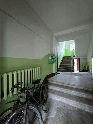 Продам трехкомнатную (3-комн.) квартиру, Обороны ул, 4А, Павловск г