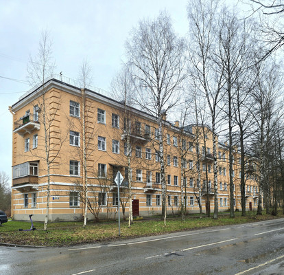 Продам трехкомнатную (3-комн.) квартиру, Обороны ул, 4А, Павловск г