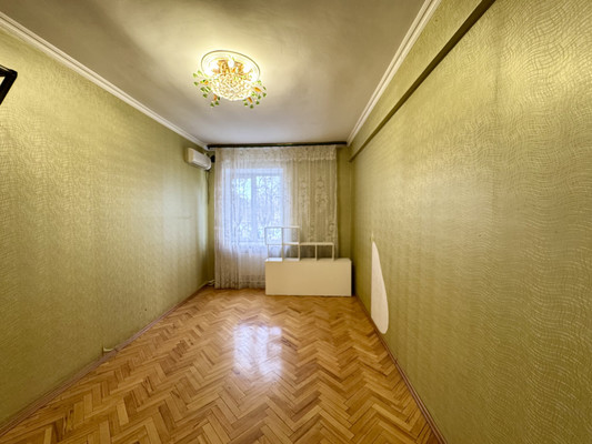 Продам трехкомнатную (3-комн.) квартиру, Комсомольская ул, 114, Армавир г