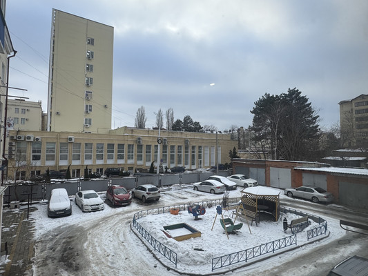 Продам трехкомнатную (3-комн.) квартиру, Комсомольская ул, 114, Армавир г