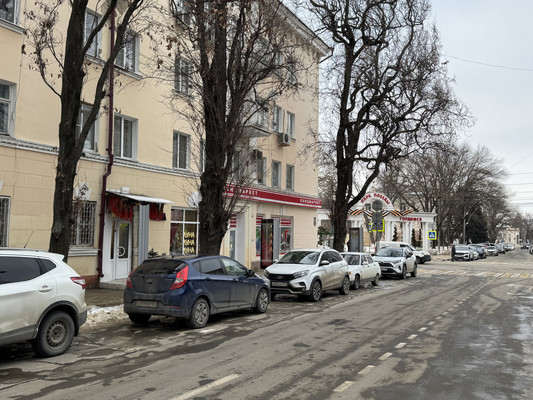 Продам трехкомнатную (3-комн.) квартиру, Комсомольская ул, 114, Армавир г