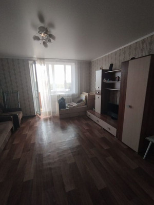 Продам трехкомнатную (3-комн.) квартиру, Аэрофлотская ул, 16, Симферополь г