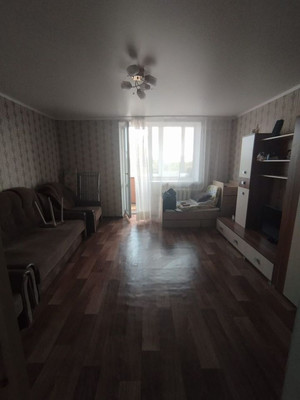 Продам трехкомнатную (3-комн.) квартиру, Аэрофлотская ул, 16, Симферополь г