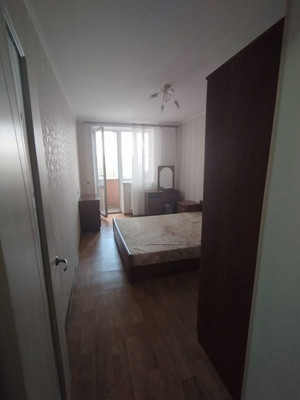 Продам трехкомнатную (3-комн.) квартиру, Аэрофлотская ул, 16, Симферополь г