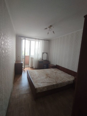 Продам трехкомнатную (3-комн.) квартиру, Аэрофлотская ул, 16, Симферополь г