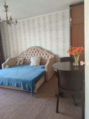 Продам двухкомнатную (2-комн.) квартиру, Садовая ул, 43, Уютное с