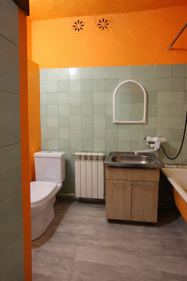 Продам двухкомнатную (2-комн.) квартиру, Садовая ул, 43, Уютное с