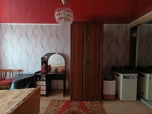 Продам двухкомнатную (2-комн.) квартиру, Большая ул, 165а, Ишим г