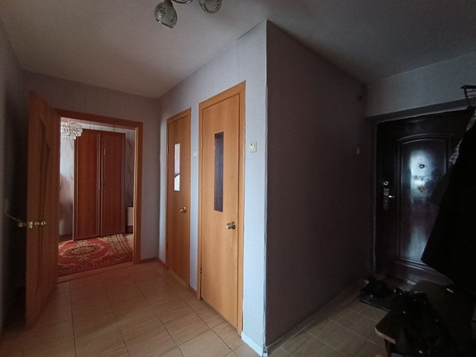 Продам двухкомнатную (2-комн.) квартиру, Большая ул, 165а, Ишим г