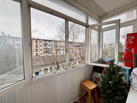 Продам двухкомнатную (2-комн.) квартиру, Строителей ул, 9, Молодежное пгт
