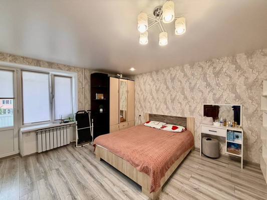 Продам двухкомнатную (2-комн.) квартиру, Строителей ул, 9, Молодежное пгт