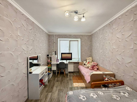 Продам двухкомнатную (2-комн.) квартиру, Строителей ул, 9, Молодежное пгт