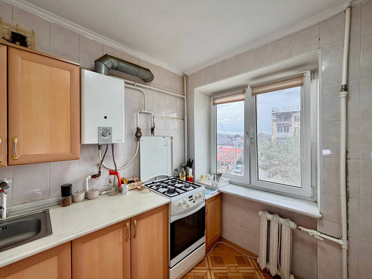 Продам двухкомнатную (2-комн.) квартиру, Строителей ул, 9, Молодежное пгт