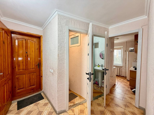 Продам двухкомнатную (2-комн.) квартиру, Строителей ул, 9, Молодежное пгт