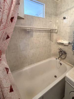 Продам двухкомнатную (2-комн.) квартиру, Кечкеметская ул, 94, Симферополь г