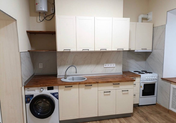 Продам двухкомнатную (2-комн.) квартиру, Караимская ул, 23А, Симферополь г