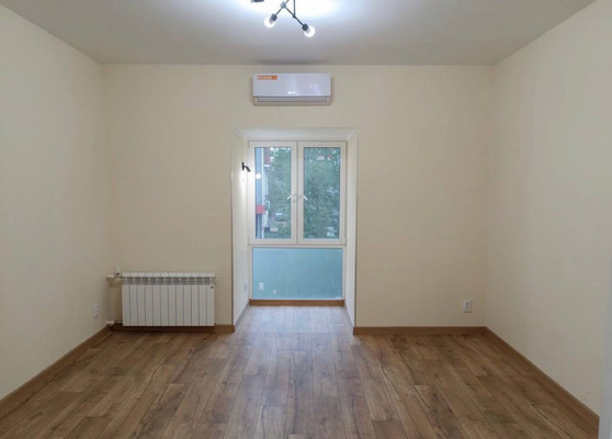 Продам двухкомнатную (2-комн.) квартиру, Караимская ул, 23А, Симферополь г