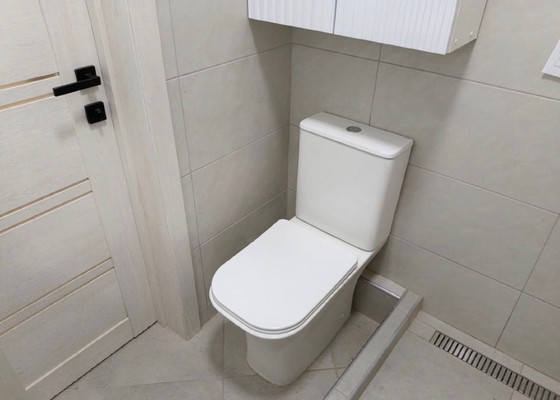 Продам двухкомнатную (2-комн.) квартиру, Караимская ул, 23А, Симферополь г