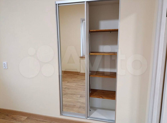 Продам двухкомнатную (2-комн.) квартиру, Караимская ул, 23А, Симферополь г