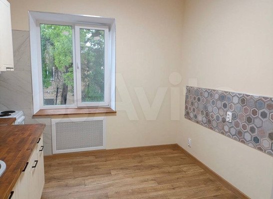 Продам двухкомнатную (2-комн.) квартиру, Караимская ул, 23А, Симферополь г