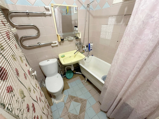 Продам двухкомнатную (2-комн.) квартиру, Киевская ул, 121а, Симферополь г