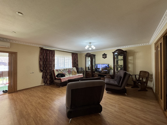 Продам трехкомнатную (3-комн.) квартиру, Байсултанова ул, 13, Нальчик г