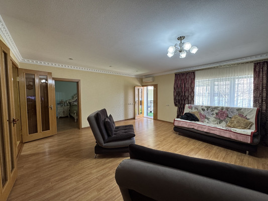 Продам трехкомнатную (3-комн.) квартиру, Байсултанова ул, 13, Нальчик г