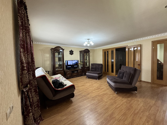 Продам трехкомнатную (3-комн.) квартиру, Байсултанова ул, 13, Нальчик г