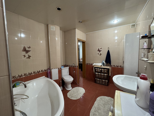 Продам трехкомнатную (3-комн.) квартиру, Байсултанова ул, 13, Нальчик г