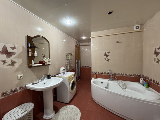 Продам трехкомнатную (3-комн.) квартиру, Байсултанова ул, 13, Нальчик г