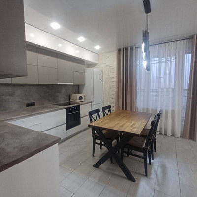 Продам двухкомнатную (2-комн.) квартиру, Родины ул, 26Е, Казань г