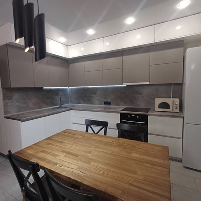 Продам двухкомнатную (2-комн.) квартиру, Родины ул, 26Е, Казань г