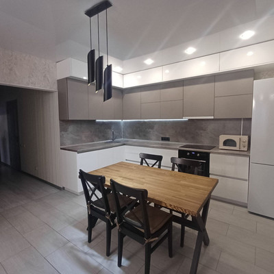 Продам двухкомнатную (2-комн.) квартиру, Родины ул, 26Е, Казань г