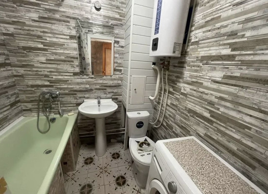 Продам однокомнатную (1-комн.) квартиру, Льдозаводская ул, 8, Симферополь г