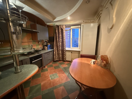 Продам двухкомнатную (2-комн.) квартиру, 2-я Краснодарская ул, 143, Ростов-на-Дону г