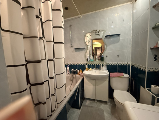 Продам двухкомнатную (2-комн.) квартиру, 2-я Краснодарская ул, 143, Ростов-на-Дону г