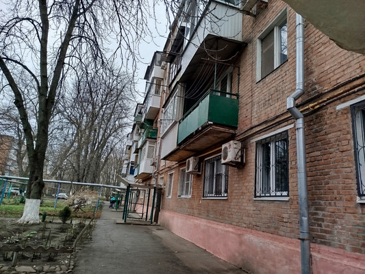 Продам трехкомнатную (3-комн.) квартиру, Авиагородок мкр, 17, Батайск г